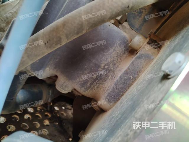 液壓泵艙室正面整體（整機外觀）