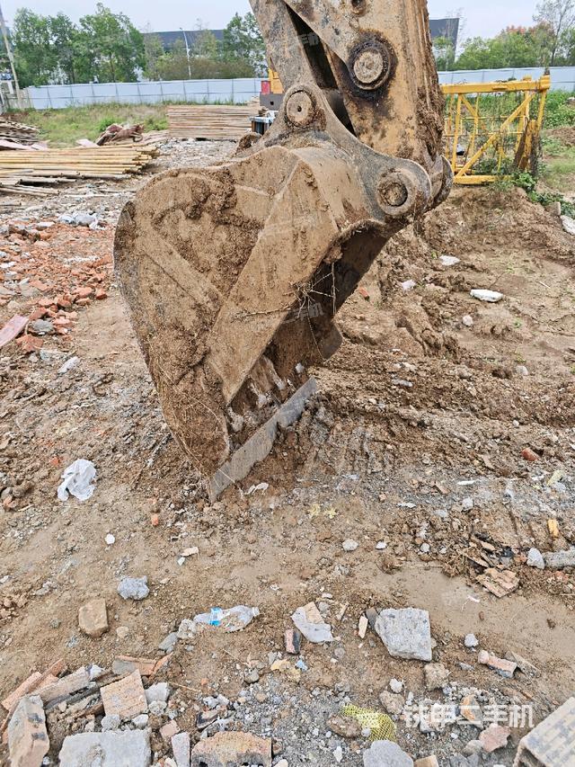 鏟斗右后整體（工作和回轉(zhuǎn)裝置）