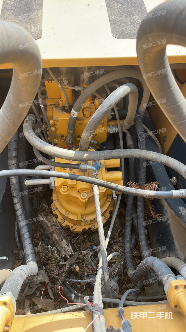 回转马达和主控阀（整机外观）