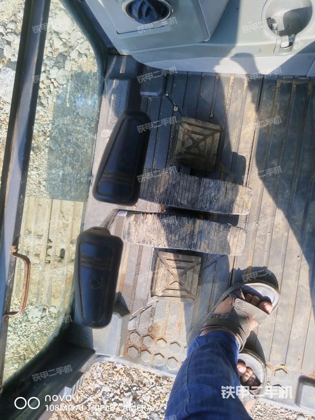 座椅右側(cè)控制臺/鑰匙門/油門/含右手柄（駕駛室部分）