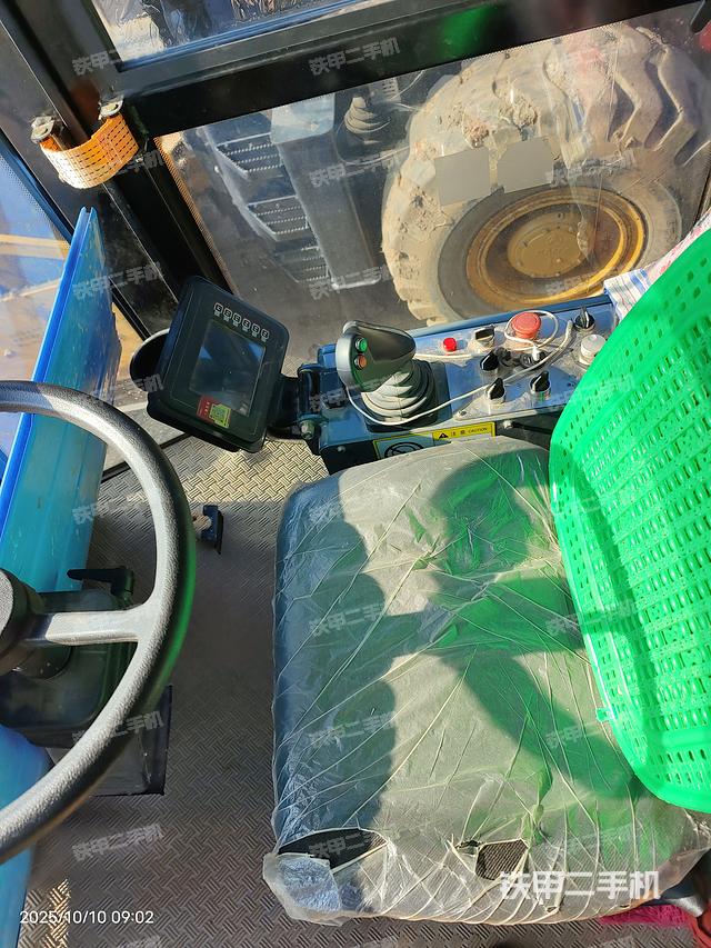 驾驶室操作台（设备外观及核心部件）