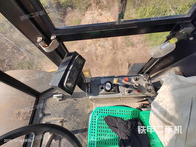 驾驶室操作台（设备外观及核心部件）