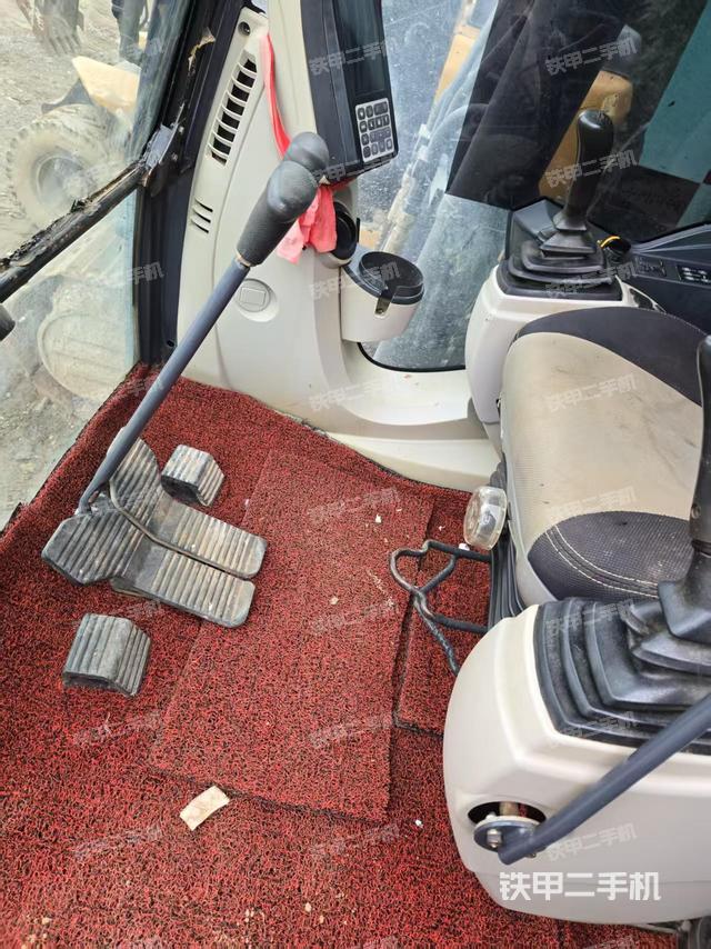 駕駛室整體（整機外觀）