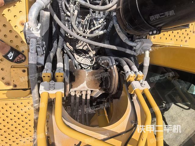 中央回转接头特写（上车部件）