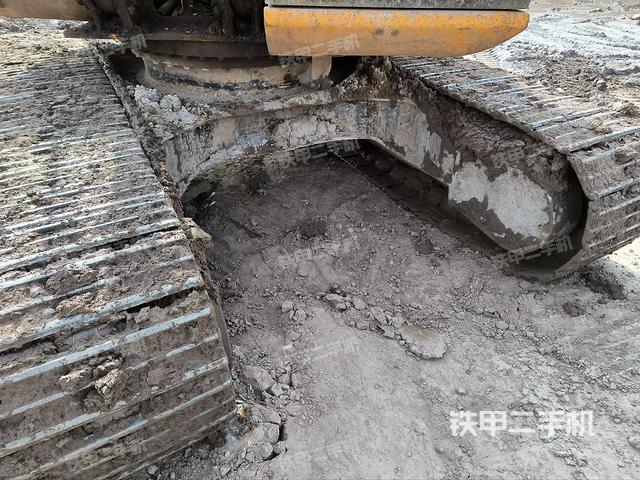 转盘和下车架正前（工作和回转装置）