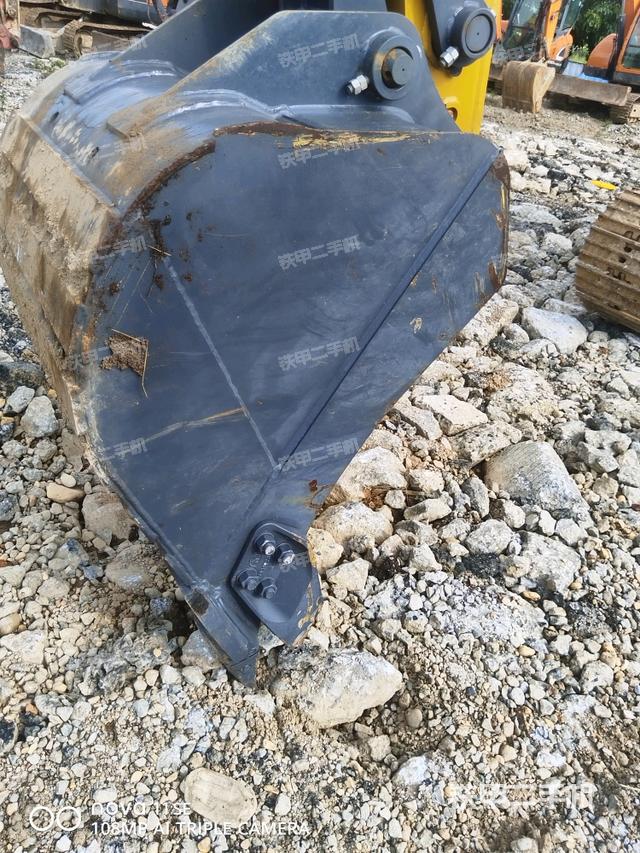 大臂背部俯視（工作和回轉(zhuǎn)裝置）