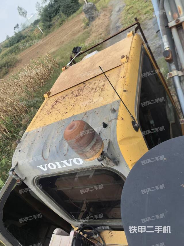 驾驶室顶部（整机外观）