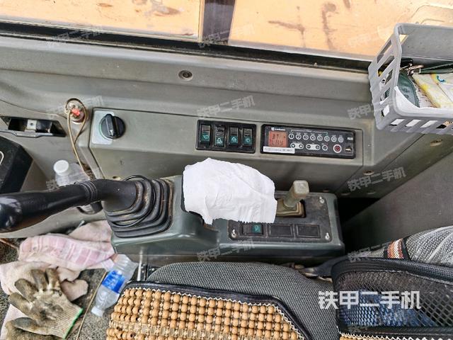 座椅右側(cè)控制臺(tái)/鑰匙門/油門/含右手柄（駕駛室部分）