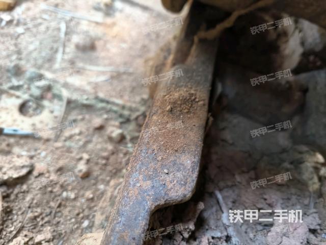 左导向轮(行走机构) 左导向轮(行走机构)