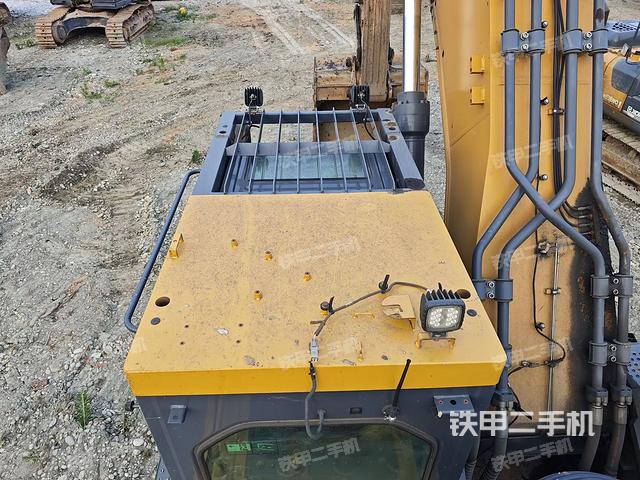 驾驶室顶部（整机外观）