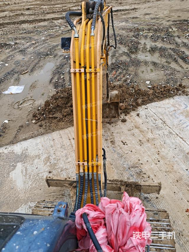 小臂整體左后（工作和回轉(zhuǎn)裝置）