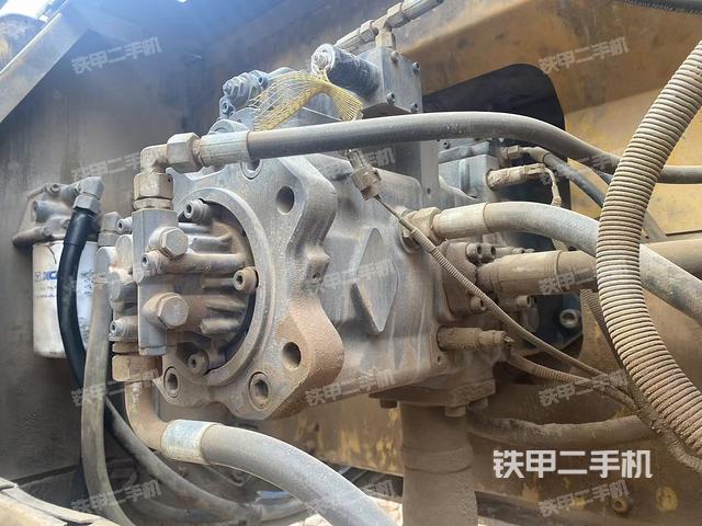 液壓泵艙室正面整體（整機(jī)外觀）