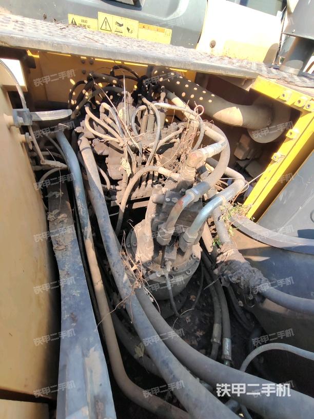 回轉(zhuǎn)馬達和主控閥（整機外觀）