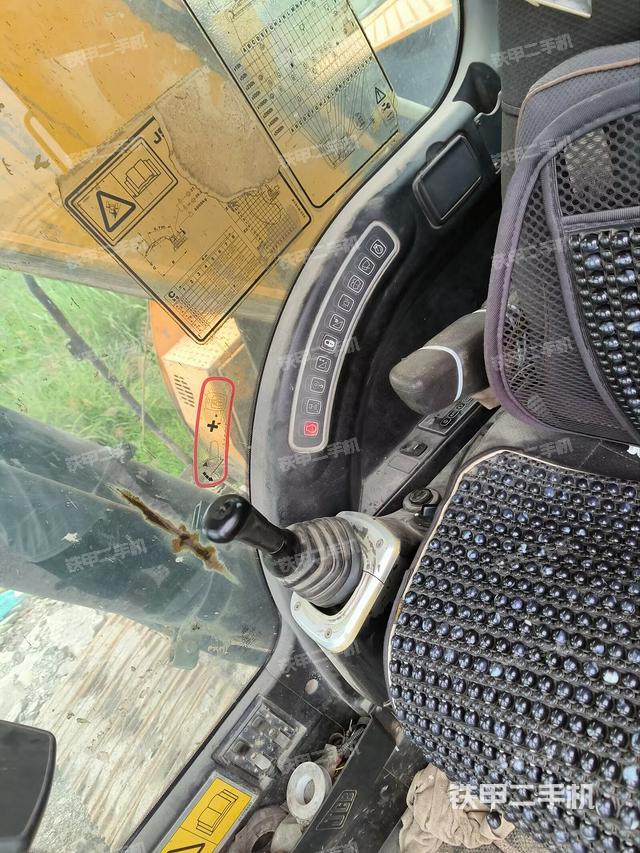 座椅右侧控制台/钥匙门/油门/含右手柄（驾驶室部分）