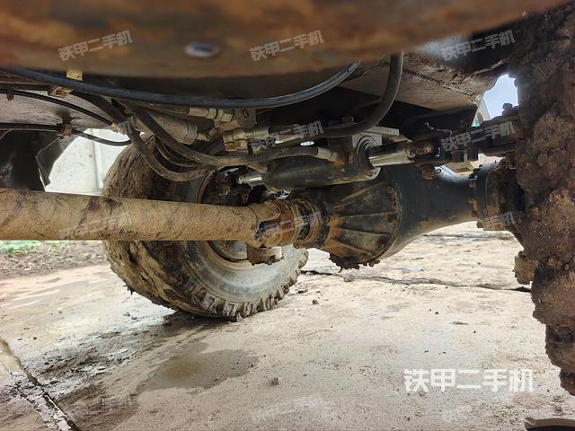 单侧履带整体(整机外观) 单侧履带整体(整机外观)