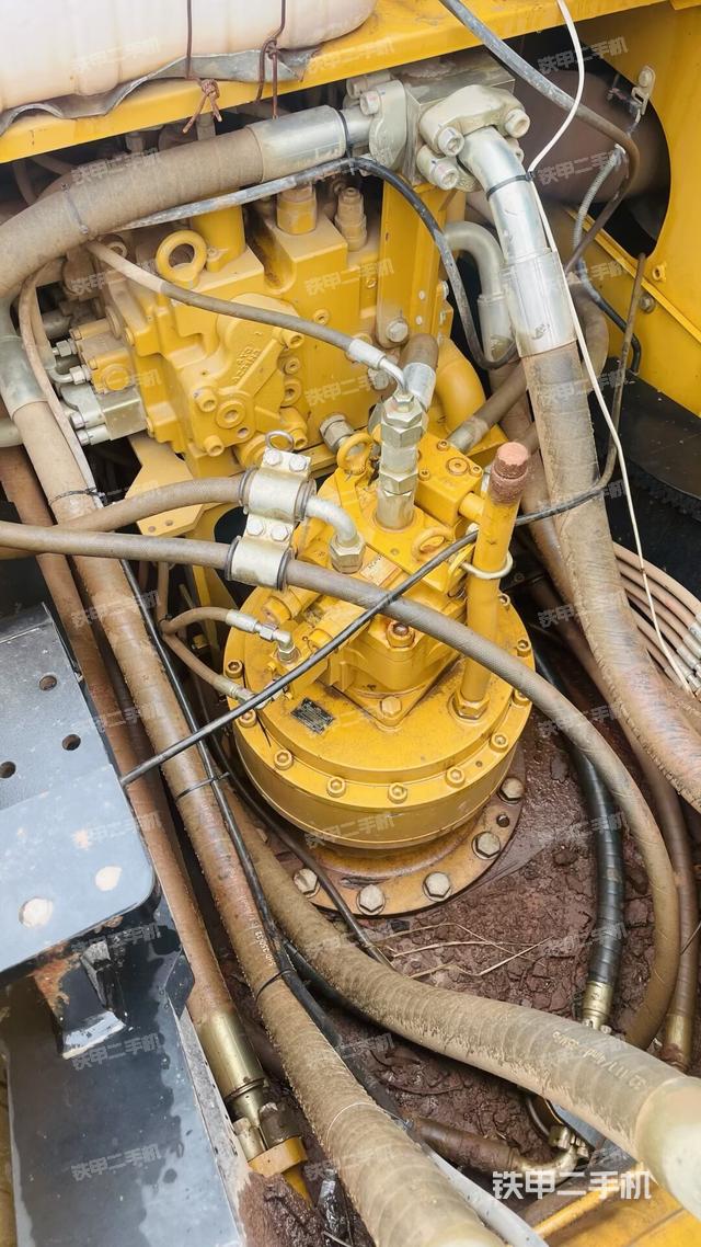 回转马达和主控阀（整机外观）