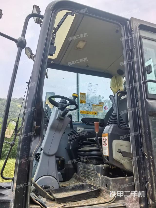 駕駛室整體（整機(jī)外觀）