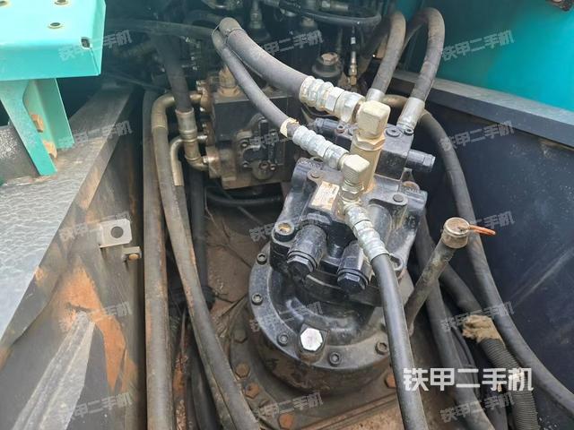 回轉(zhuǎn)馬達和主控閥（整機外觀）