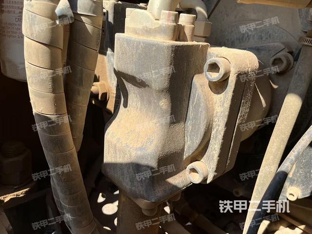 液壓泵艙室正面整體(整機外觀) 液壓泵艙室正面整體(整機外觀)