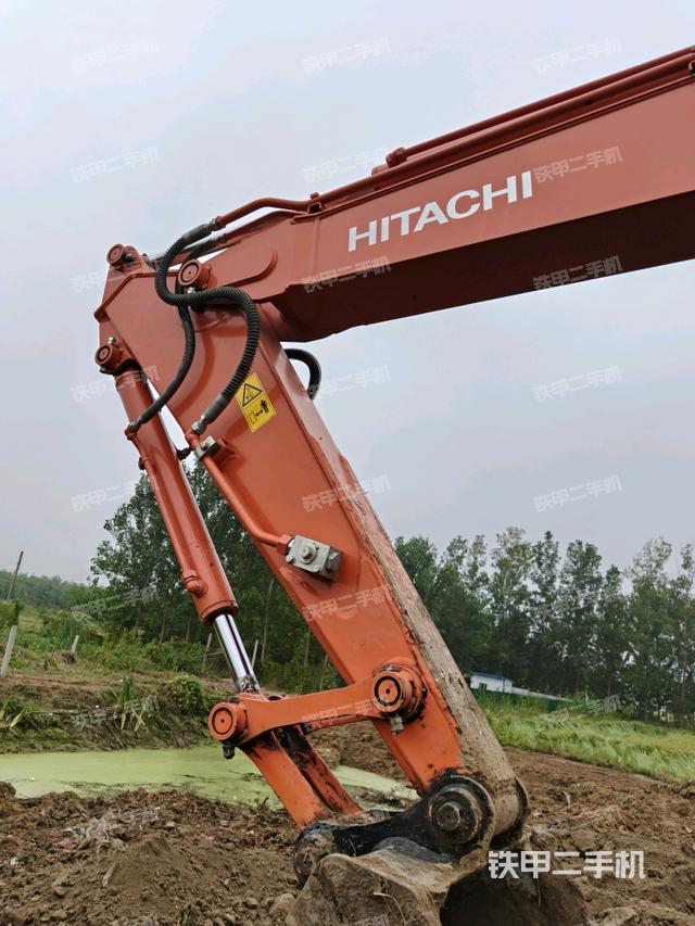 小臂整体左后(工作和回转装置) 小臂整体左后(工作和回转装置)