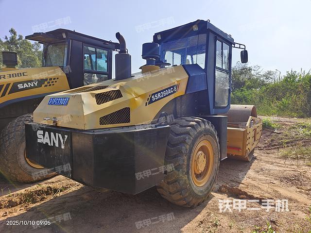 整机右后45°（设备外观及核心部件）