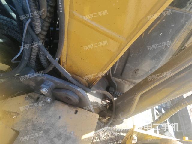 大臂根部?斜（工作和回轉(zhuǎn)裝置）