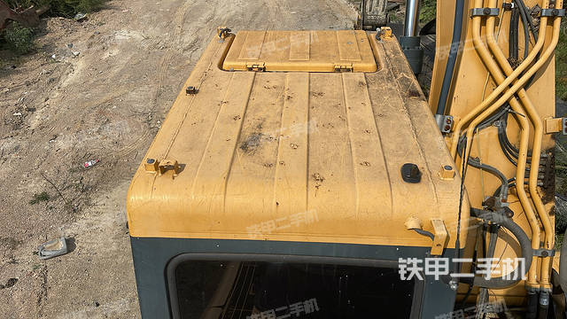 驾驶室顶部（整机外观）