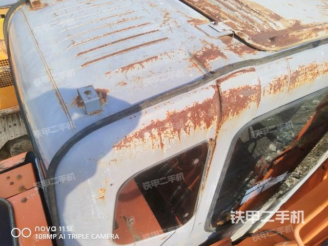 驾驶室顶部（整机外观）