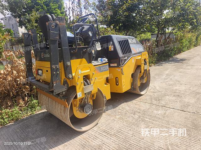 整机右后45°（设备外观及核心部件）