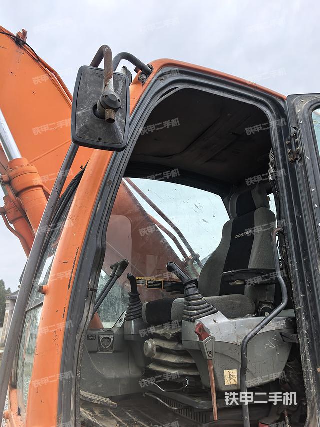 驾驶室整体（整机外观）