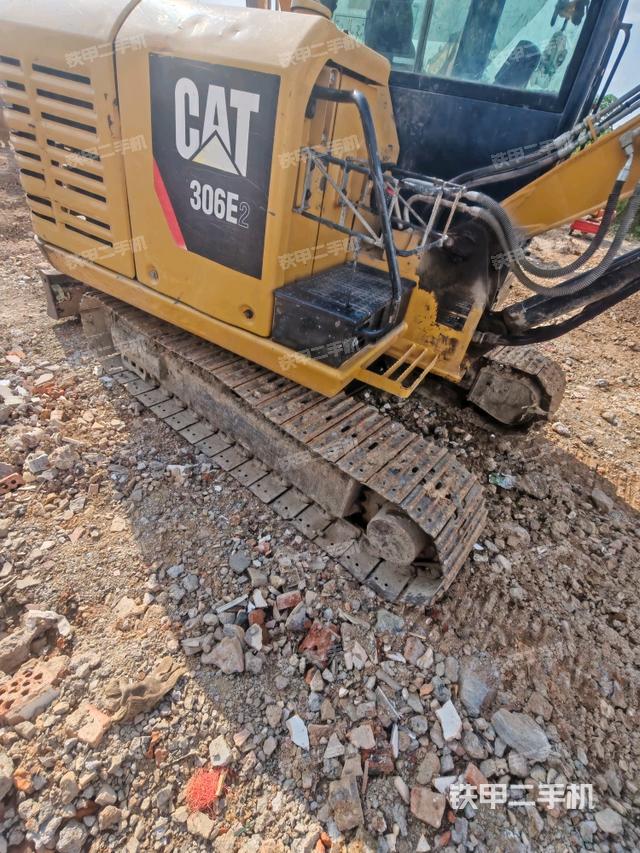 駕駛室頂部（整機外觀）