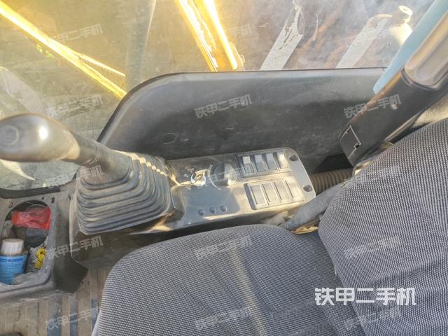 座椅右側(cè)控制臺/鑰匙門/油門/含右手柄（駕駛室部分）