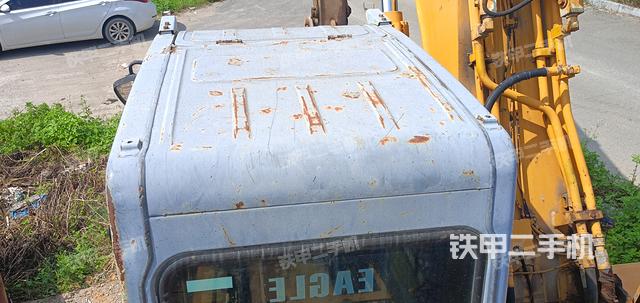 驾驶室顶部（整机外观）