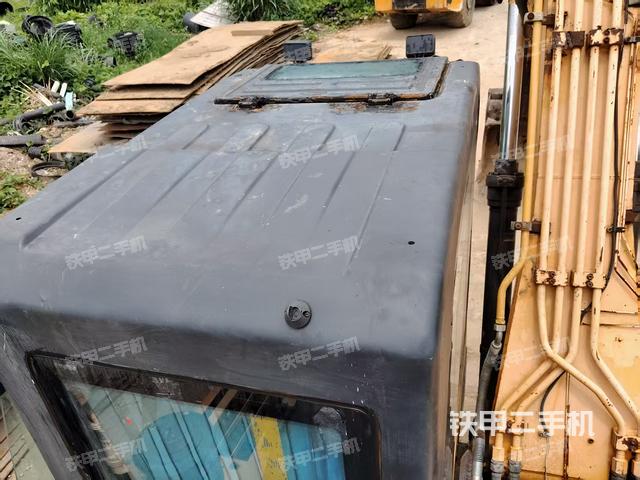 驾驶室顶部（整机外观）