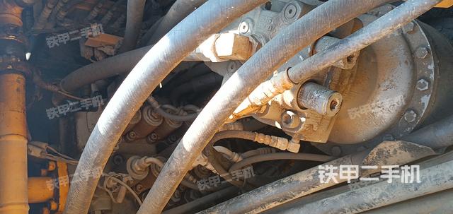 回转马达和主控阀（整机外观）