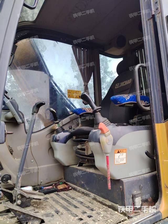 駕駛室整體（整機外觀）