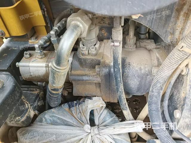 液壓泵艙室正面整體（整機(jī)外觀）