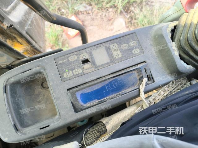 座椅左侧控制台/音响/含左手柄（驾驶室部分）