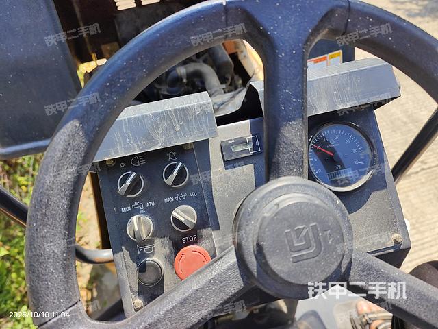 驾驶室操作台（设备外观及核心部件）