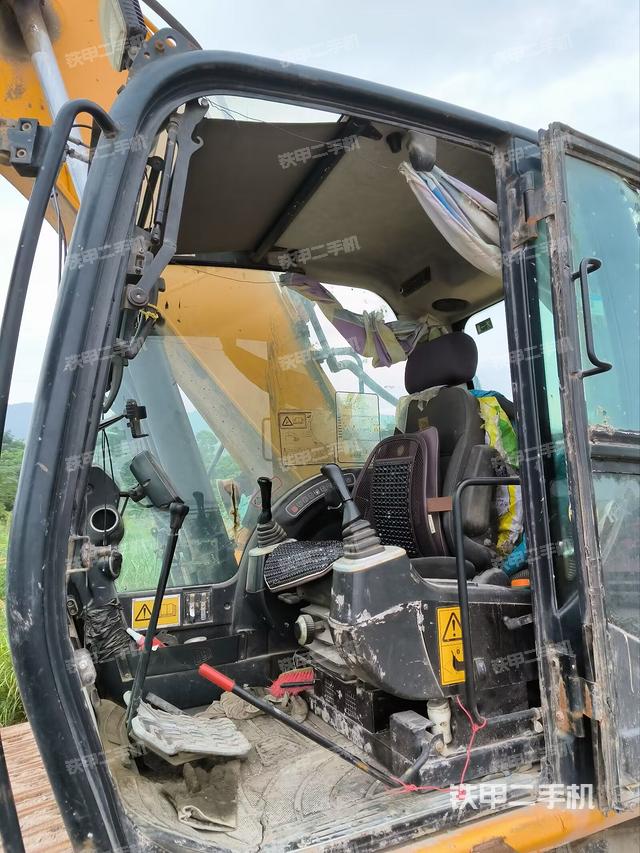 座椅左侧控制台/音响/含左手柄（驾驶室部分）