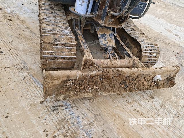 轉(zhuǎn)盤和下車架正前（工作和回轉(zhuǎn)裝置）