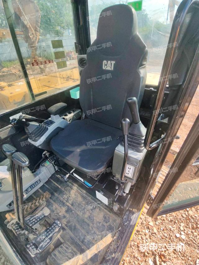 駕駛室整體（整機外觀）