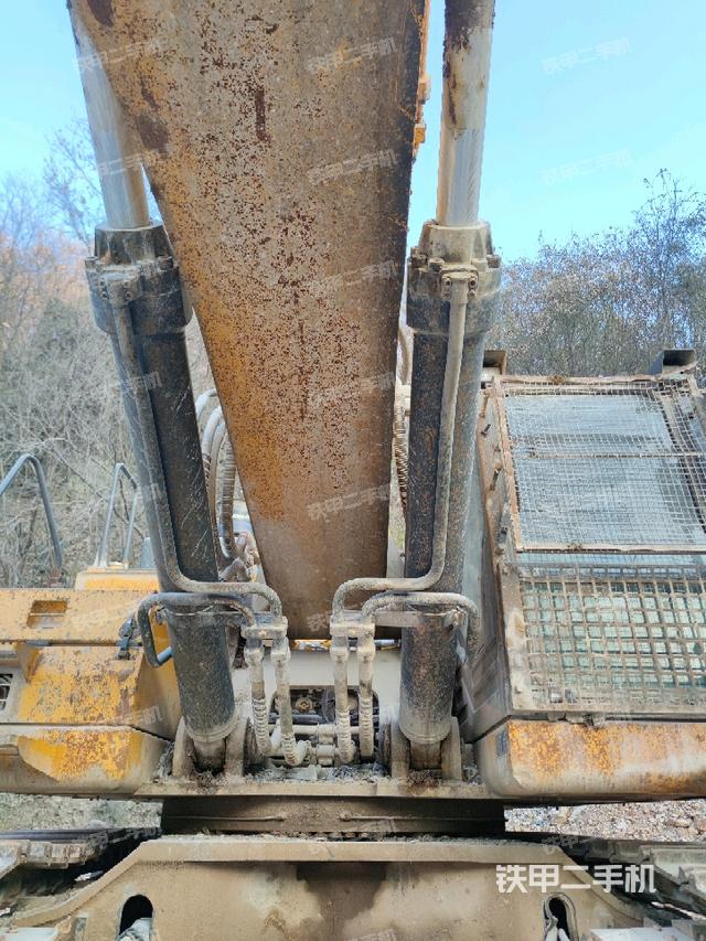 大臂油缸整體?豎拍（工作和回轉(zhuǎn)裝置）