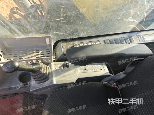 座椅右側(cè)控制臺(tái)/鑰匙門/油門/含右手柄（駕駛室部分）