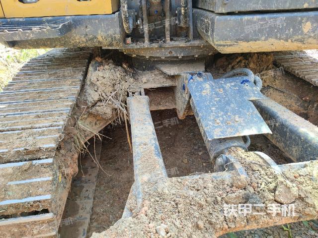 轉(zhuǎn)盤和下車架正前（工作和回轉(zhuǎn)裝置）