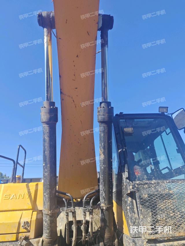 大臂油缸整體?豎拍（工作和回轉(zhuǎn)裝置）