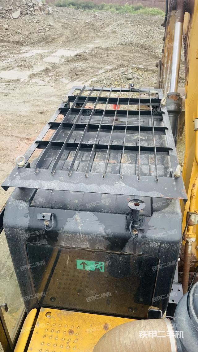 驾驶室顶部（整机外观）