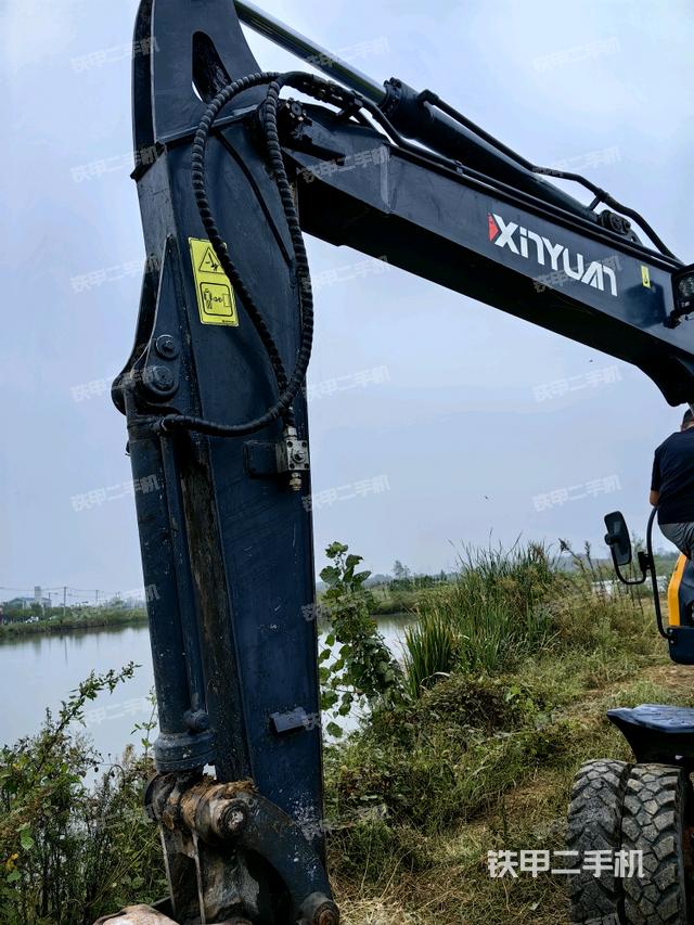 大臂整体 右侧(工作和回转装置) 大臂整体 右侧(工作和回转装置)