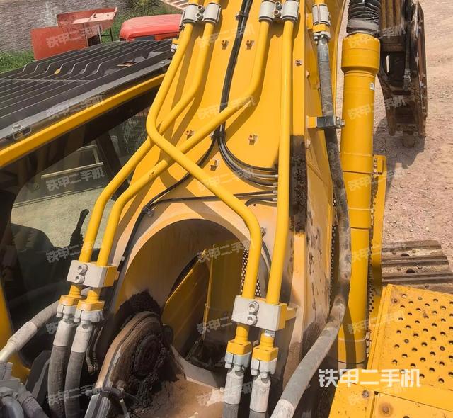 大臂背部俯视（工作和回转装置）