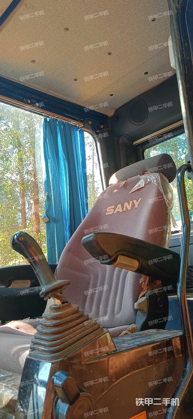 驾驶室整体（整机外观）